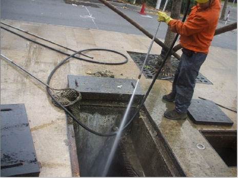 玉门池底污泥如何清理