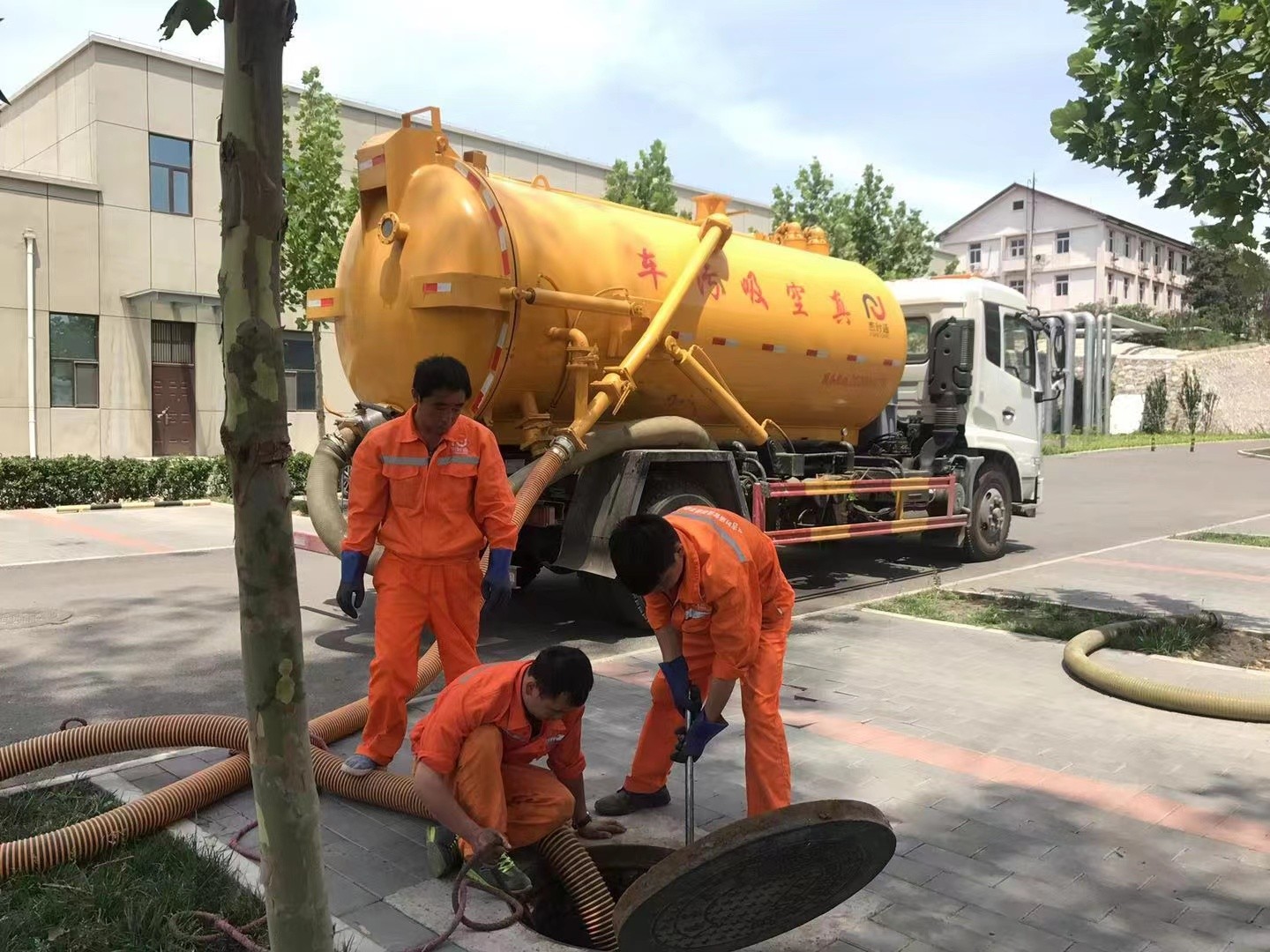 玉门化粪池清理与5-8吨吸粪车施工效率分析